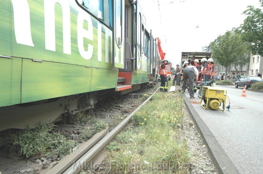 KVB Zug entgleist Koeln Klettenberg Geisbergstr   05 .jpg